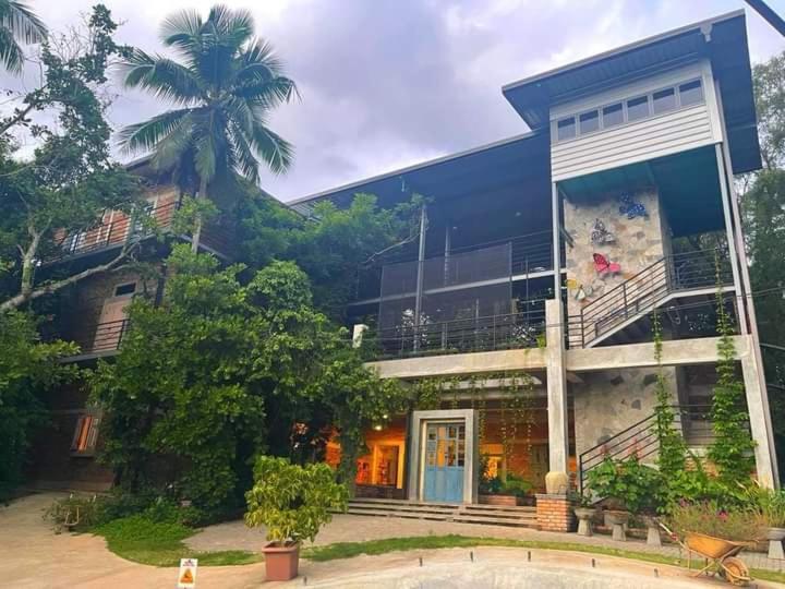 Ceylon Kingsmen Garden Hotel - Katunayake Negombo Bagian luar foto