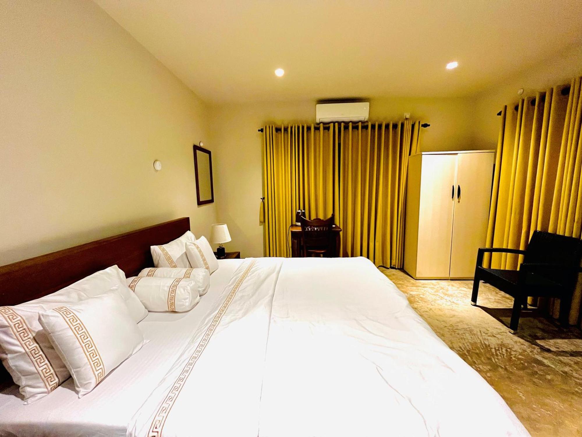 Ceylon Kingsmen Garden Hotel - Katunayake Negombo Bagian luar foto