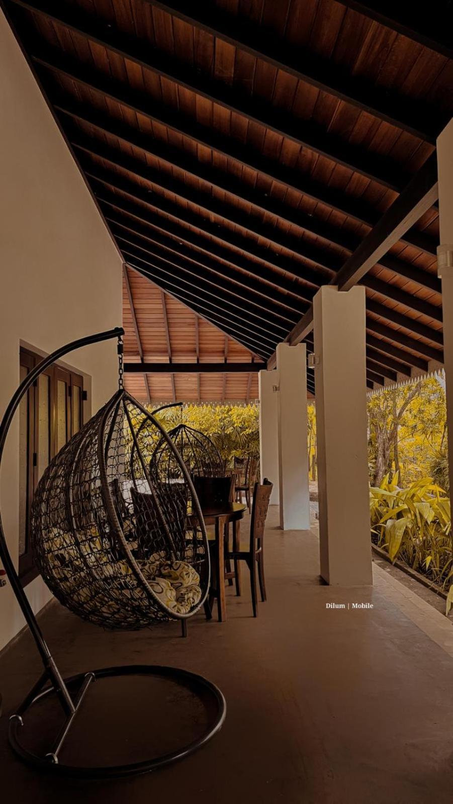 Ceylon Kingsmen Garden Hotel - Katunayake Negombo Bagian luar foto