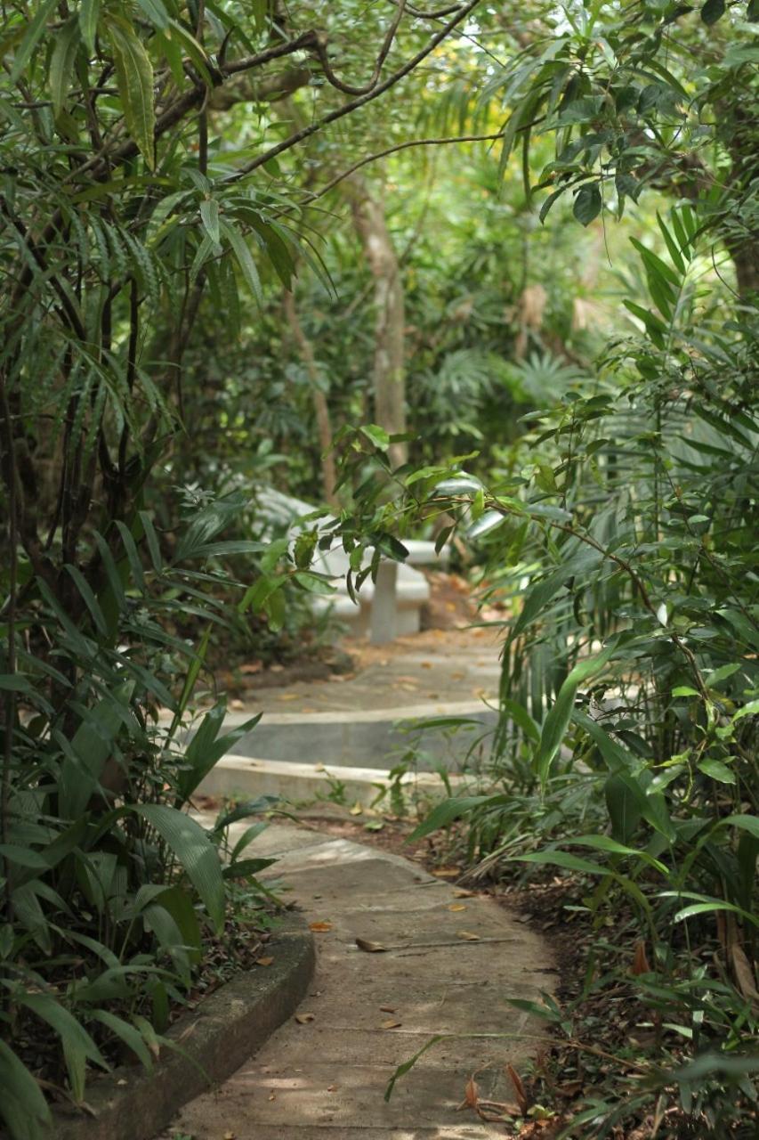 Ceylon Kingsmen Garden Hotel - Katunayake Negombo Bagian luar foto
